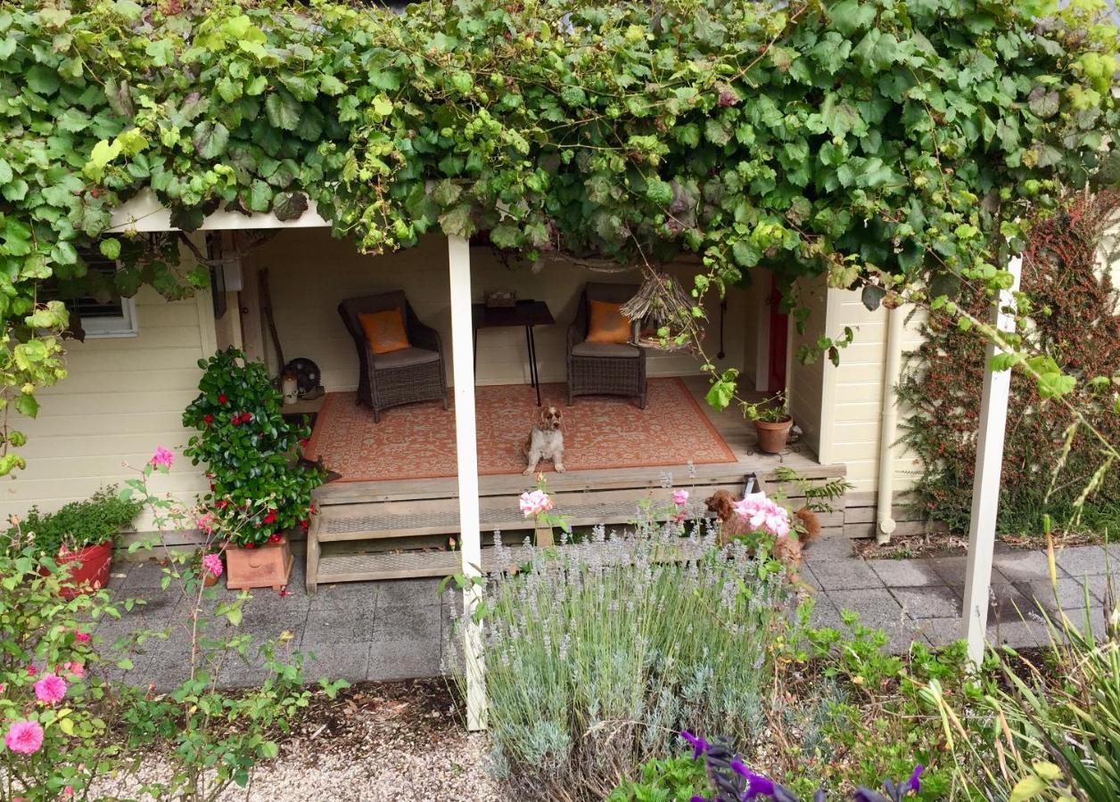 Llarrinda Bed & Breakfast Foster Exterior photo
